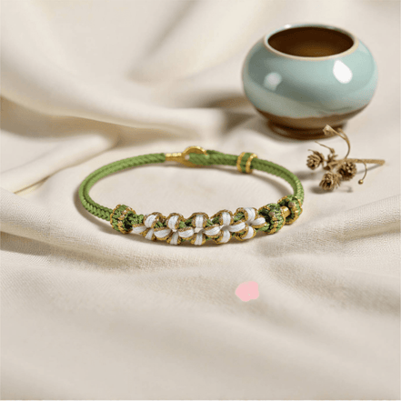 Green Thread Fortune Knot Bracelet – Daily Work Motivation