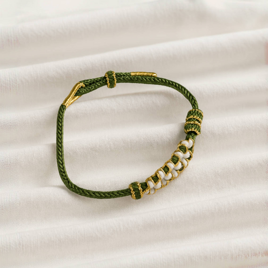 Green Thread Fortune Knot Bracelet – Daily Work Motivation